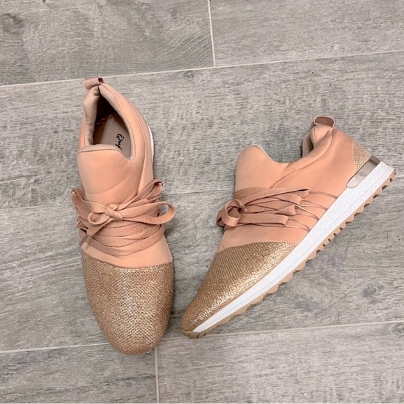 Qupid womens sneakers pink with rose gold sparkle on toes and heel size 8 - Picture 1 of 13